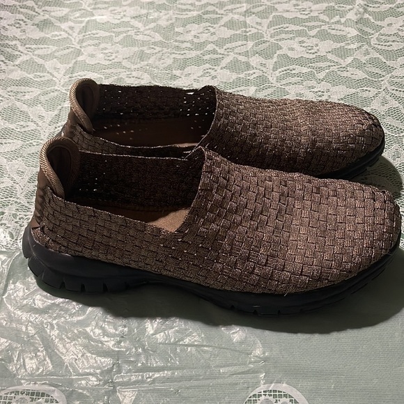 KHOMBU Womens Sneakers Very Light Weight And Comfy Sz 8 - Picture 1 of 9